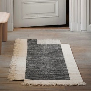 Counter håndvevd ullteppe 140 x 200 cm – kullgrå/offwhite