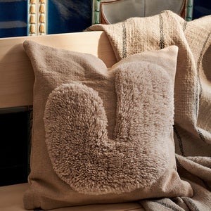 Lay Pute 50x50 Sand/Off-white