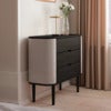 Treasures kommode i svart eik/White Sands